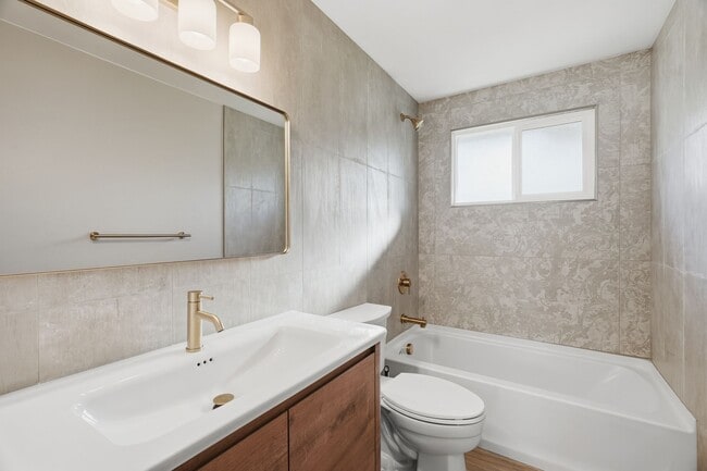 Building Photo - 14516 E Mallon Ave