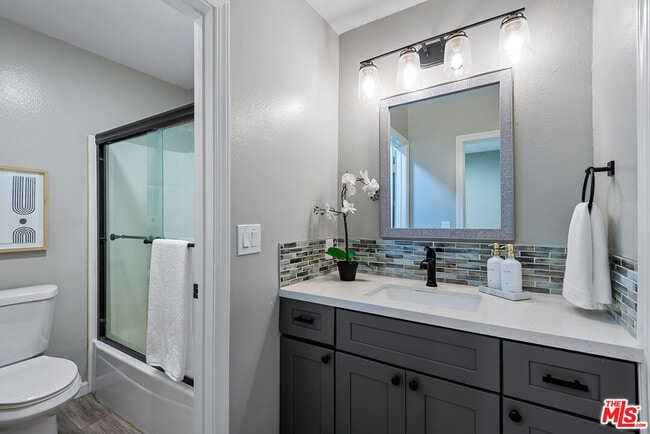 Building Photo - 11645 Montana Ave