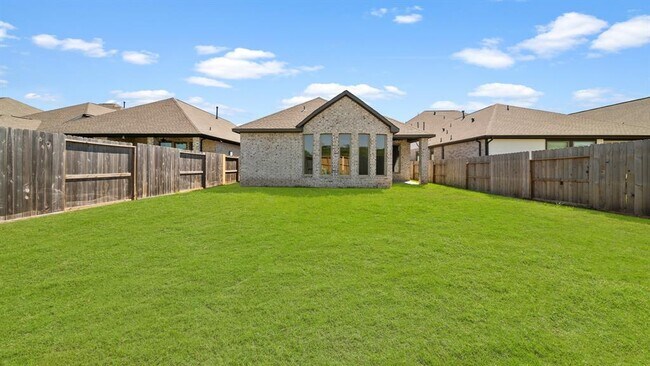 Building Photo - 1907 Meadow Trail Dr