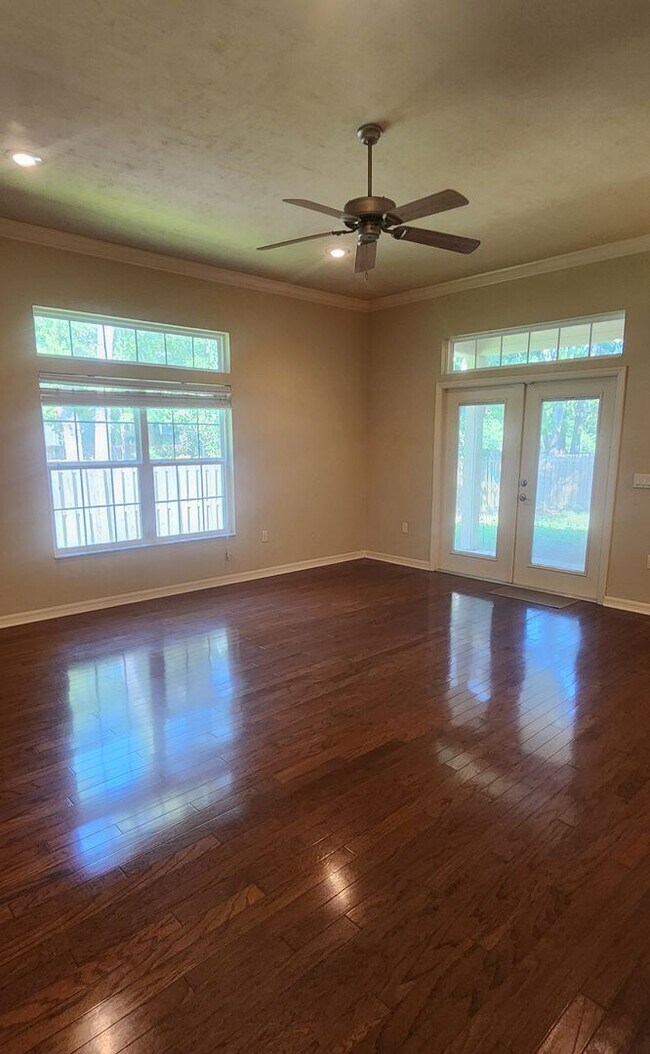 Building Photo - A Must See Cobblefield Beauty!