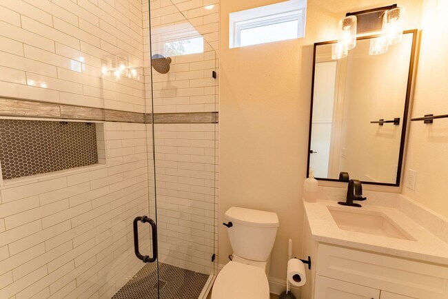 Building Photo - Modern Elegance in Austin: 4BR/3BA Sanctuary with Stylish Design and Inviting Ambiance!