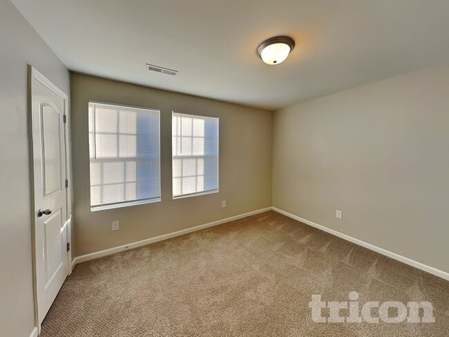 Building Photo - 151 Autumn Woods Dr