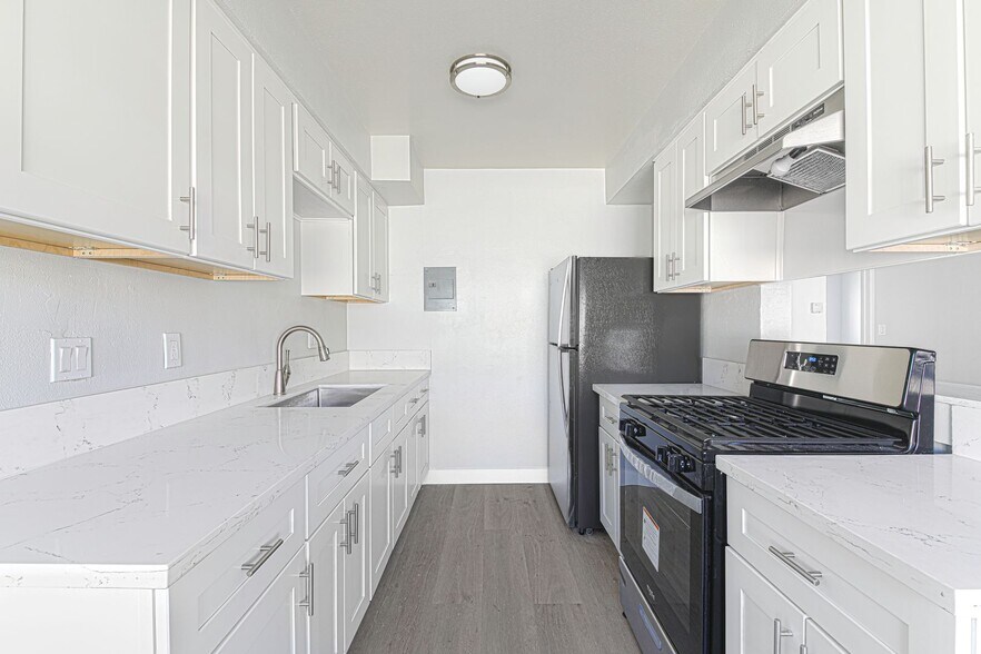 Building Photo - 811 Gardenia Ave