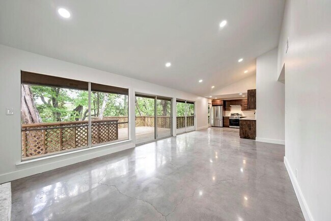 Building Photo - 6305 Forest Hills Dr