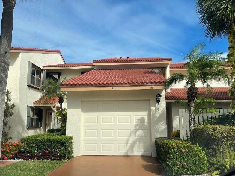 Primary Photo - 130 Palm Ave