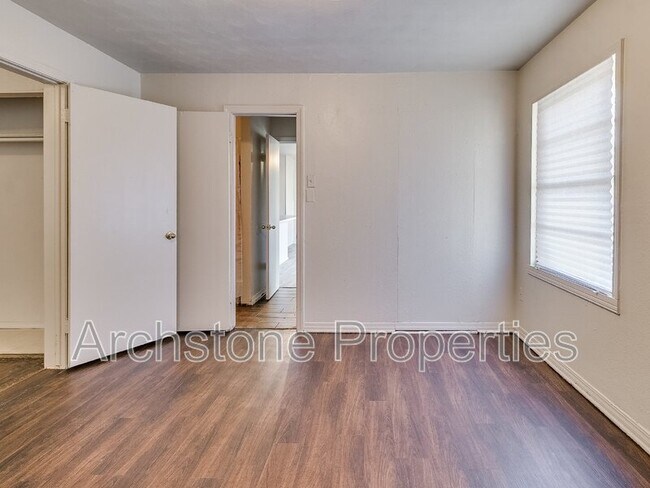 Building Photo - 937 N Locust Ln