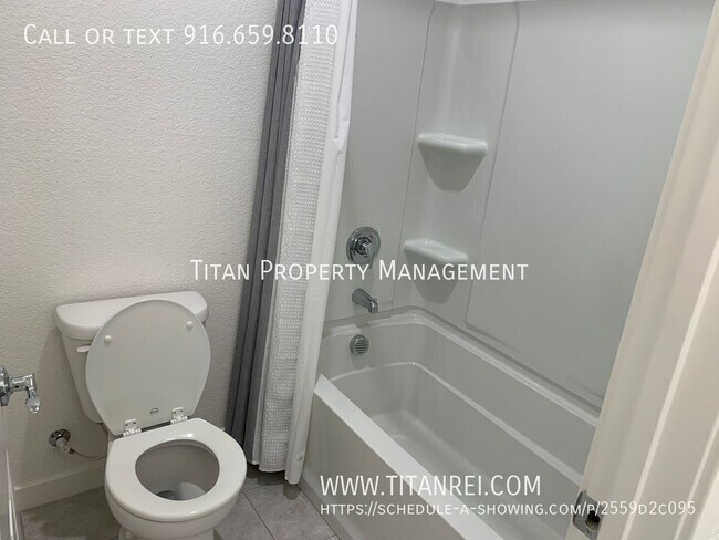 Building Photo - 1033 Oakbriar Cir