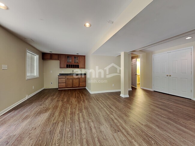 Building Photo - 1081 Riverwalk Ct