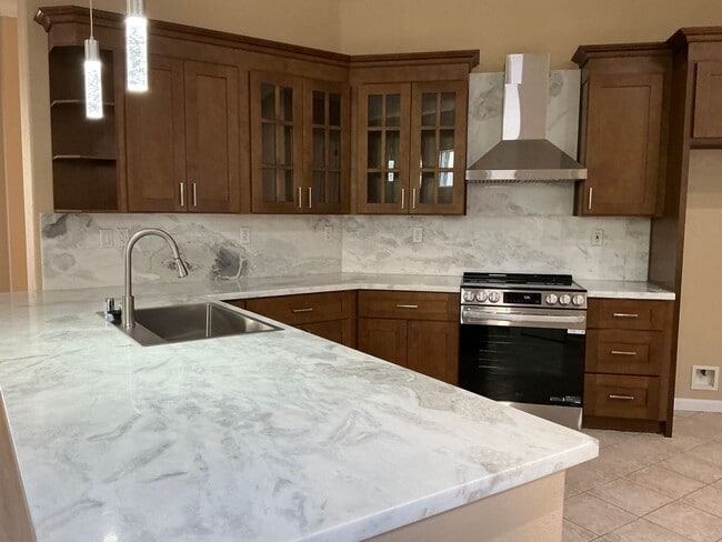 Building Photo - Stunning Manteca Home with 4 Bedrooms, 3 B...