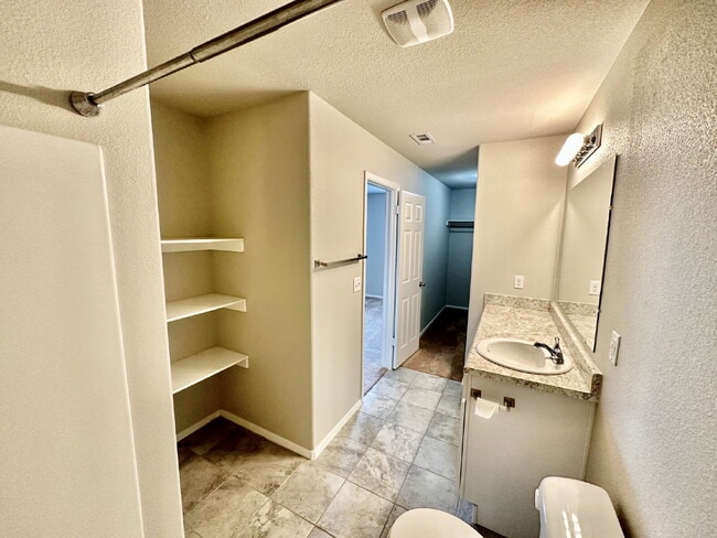 Building Photo - 1600 Scotland Dr