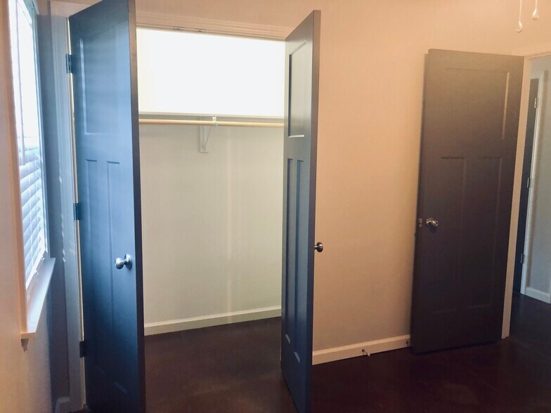 First bedroom with closet - 80 Villa Lane