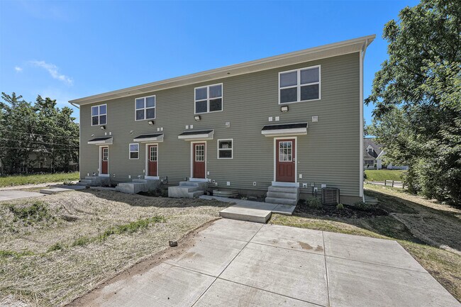Building Photo - 717 Worden St SE