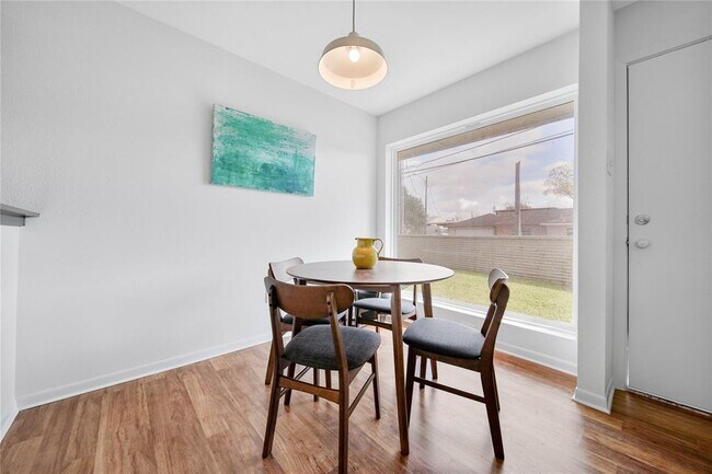 Building Photo - 1408 Hughes St