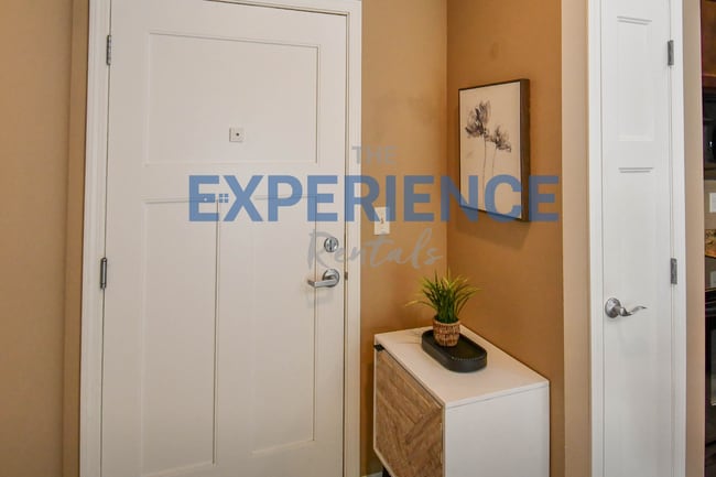 Building Photo - 7438 S Louise Ave