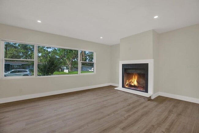 Building Photo - 1352 Parkwood St