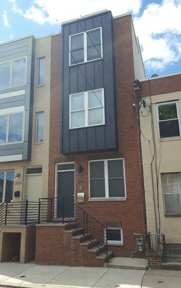 Primary Photo - 2006 Titan St