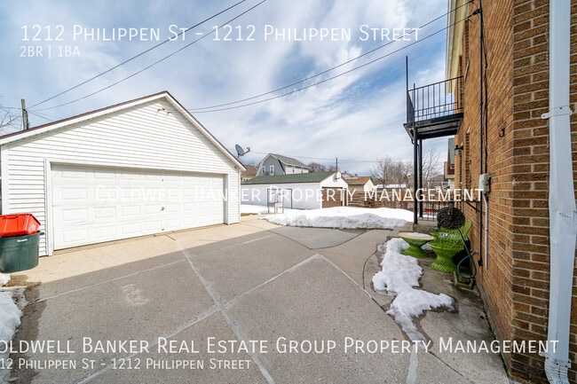 Building Photo - 1212 Philippen St