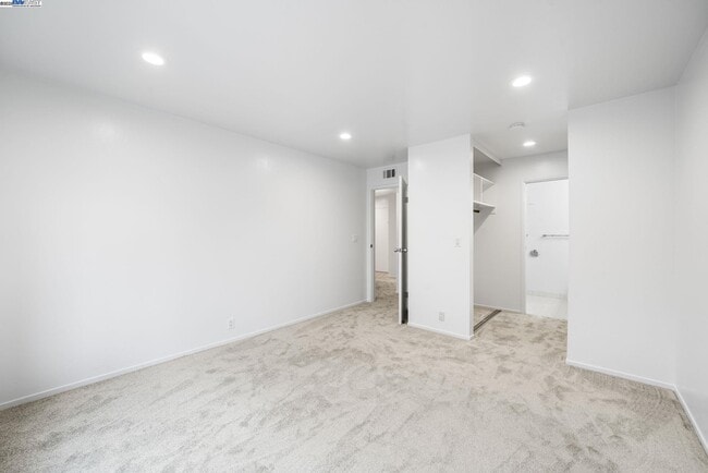 Building Photo - 695 Mariposa Ave