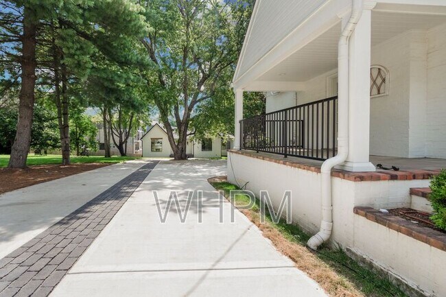 Building Photo - 541 Skyview Dr