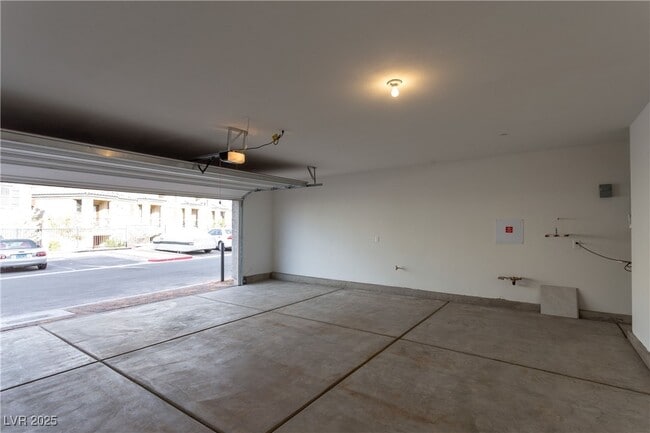 Building Photo - 618 Bellus Pl