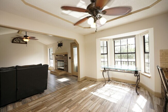 Building Photo - 504 Miller Ln