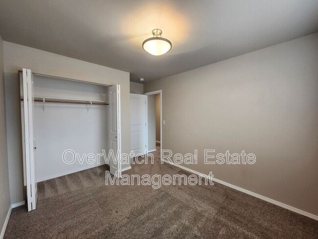 Building Photo - 207 Shageluk St