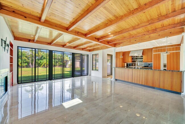 Building Photo - Beautiful West of the Trail 3-Bed/2-Bath H...