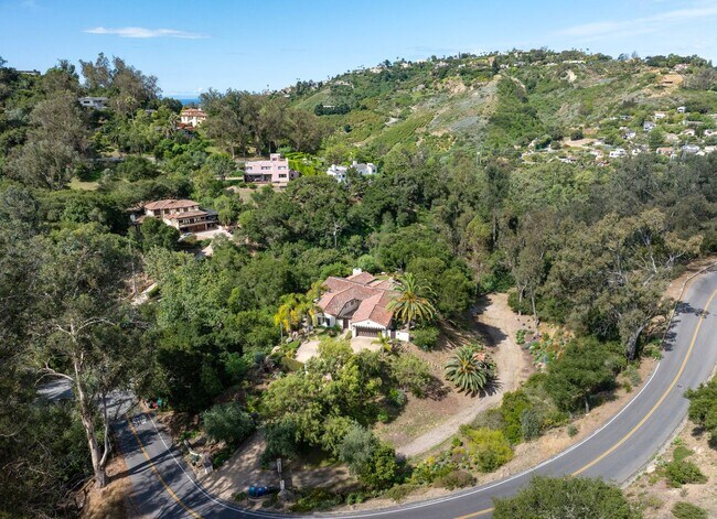 Building Photo - Experience the beauty and tranquility of Montecito living at “Casa Bella Monte!