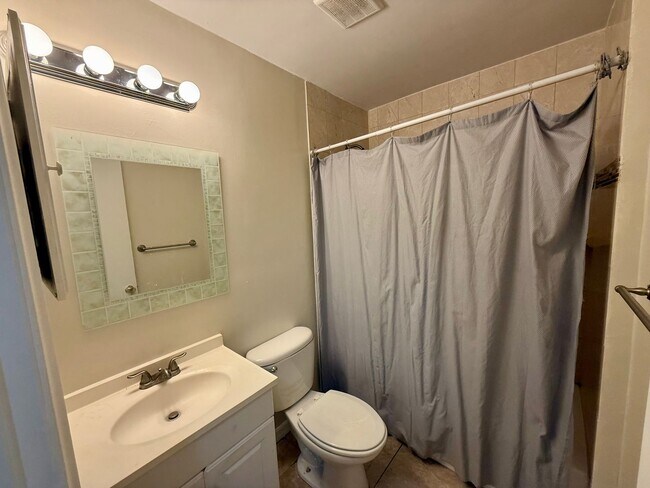 Building Photo - Spacious 3-Bed, 2-Bath Home with Private Yard in NW Gainesville