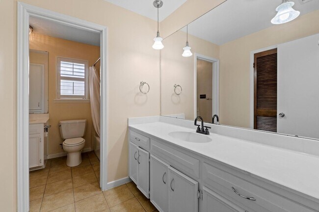 Building Photo - 10305 Caracara Dr