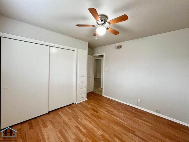 Building Photo - Bright and Airy Duplex in Harmony Hills, just blocks away from West Ave, Blanco Rd and NW Military!