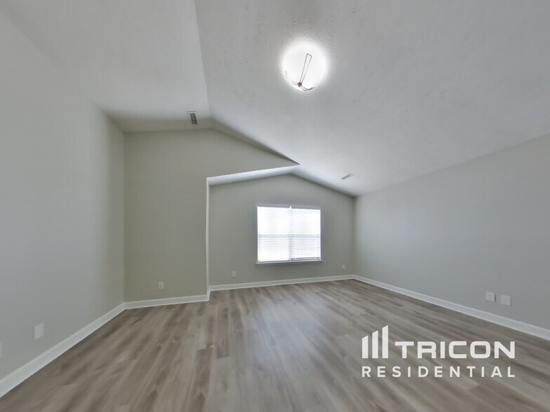 Building Photo - 645 Belgium Dr