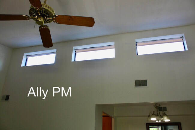 Building Photo - 140 Green Turtle Ln