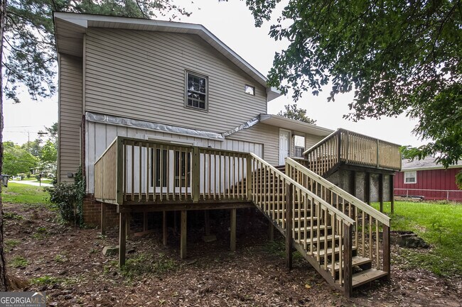 Building Photo - 6090 Graceland Cir
