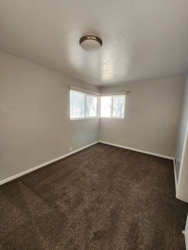 Building Photo - East Bench Remodeled Rambler below Olympus...