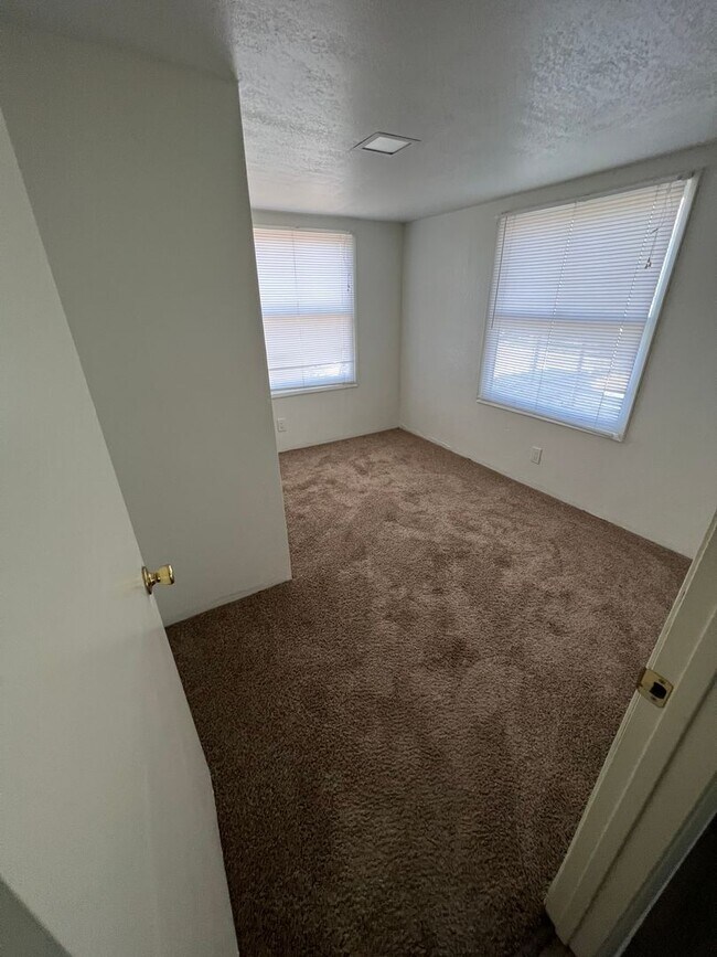 Building Photo - 11184