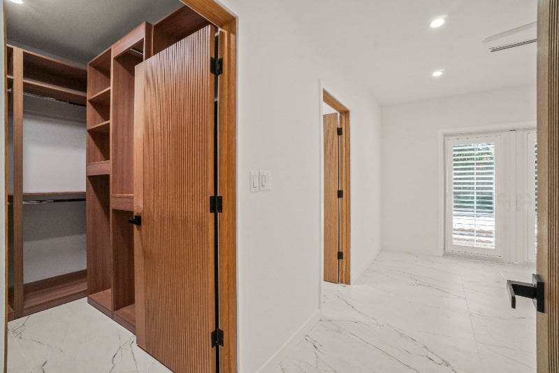 Building Photo - 4230 Van Nuys Blvd