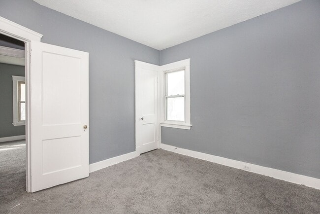 Building Photo - 3 BED, 1 BATH BEAUTIFUL SINGLE-FAMILY HOME IN CLEVELAND!