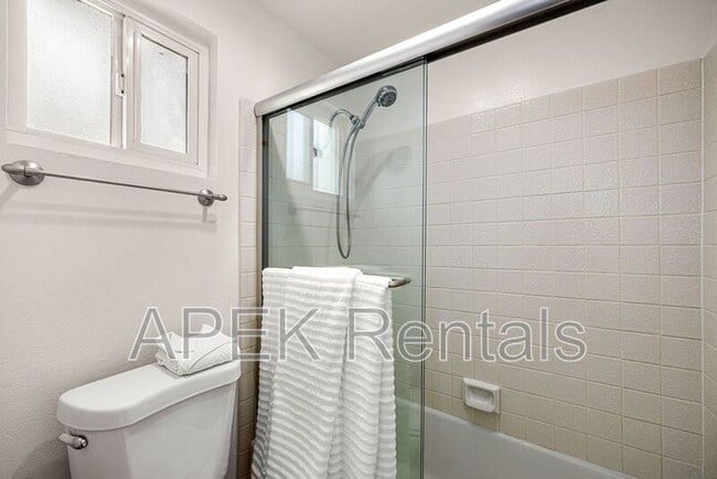 Building Photo - 2290 N Victoria Rd