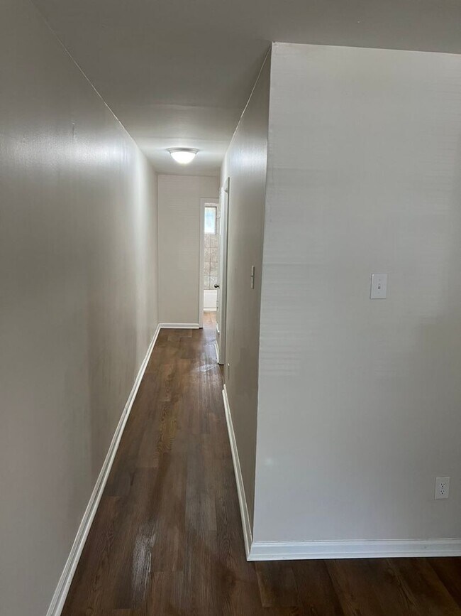 Building Photo - 2583/2585 Oxford