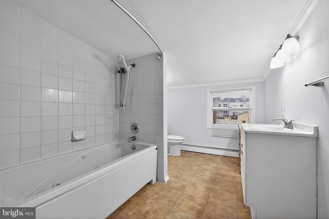 Building Photo - 354 E 6th Ave