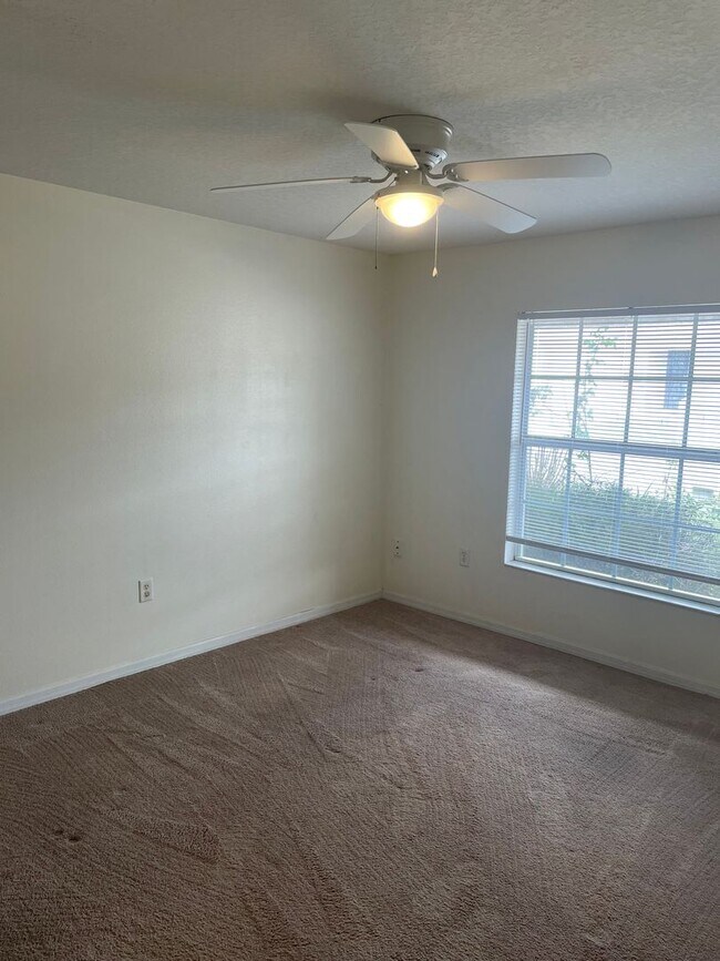 Building Photo - 2/2 Villa with a One-car garage in Dade City!