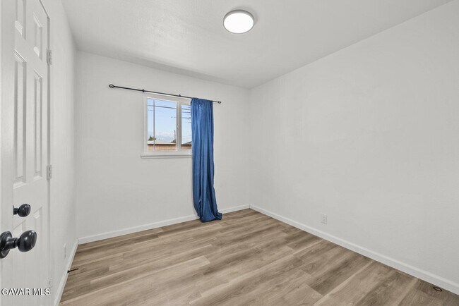 Building Photo - 1135 W Pillsbury St