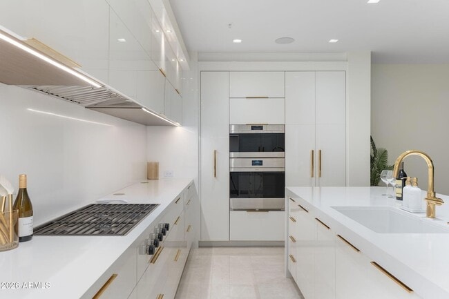 Building Photo - 6587 N Palmeraie Blvd