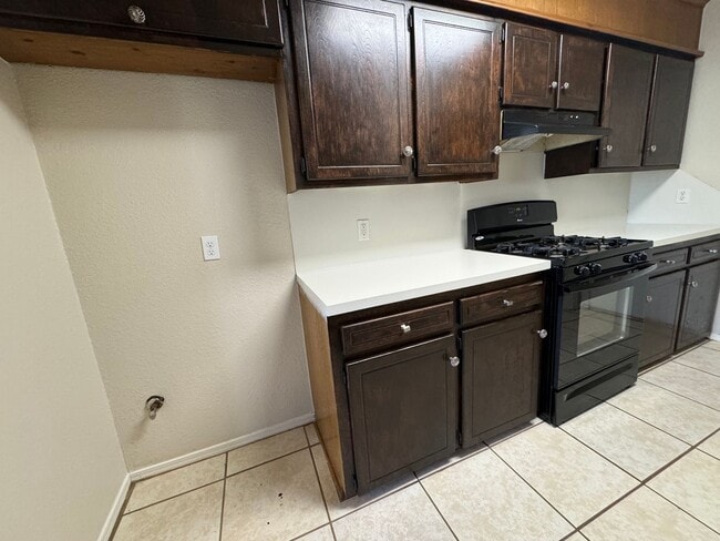 Building Photo - Gorgeous 3 bedroom 2 bathroom home