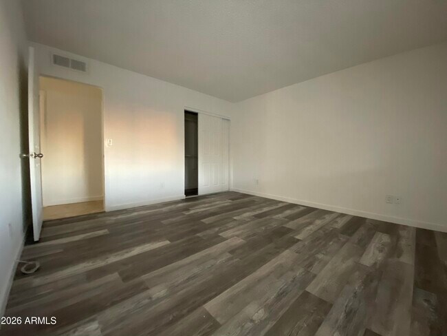 Building Photo - 2121 W Sequoia Dr