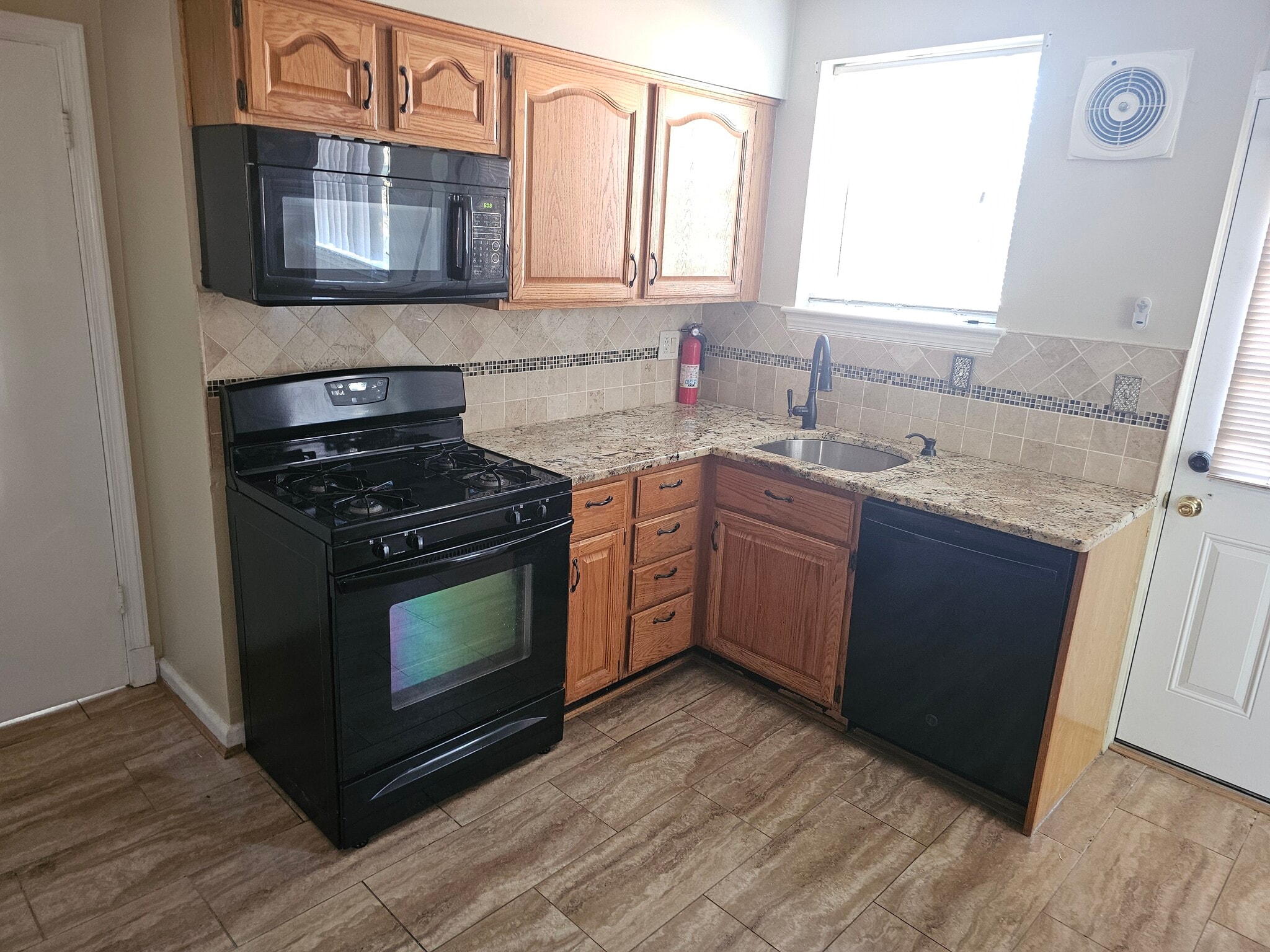 Kitchen - 9503 Hale Pl
