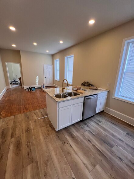 Building Photo - 1005 W High St