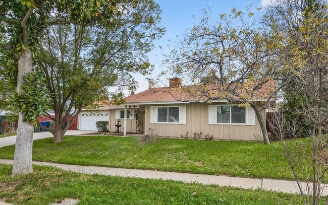 Building Photo - Updated Single-Story Home in South Redlands