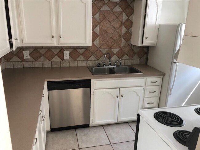 Building Photo - 11319 N May Ave